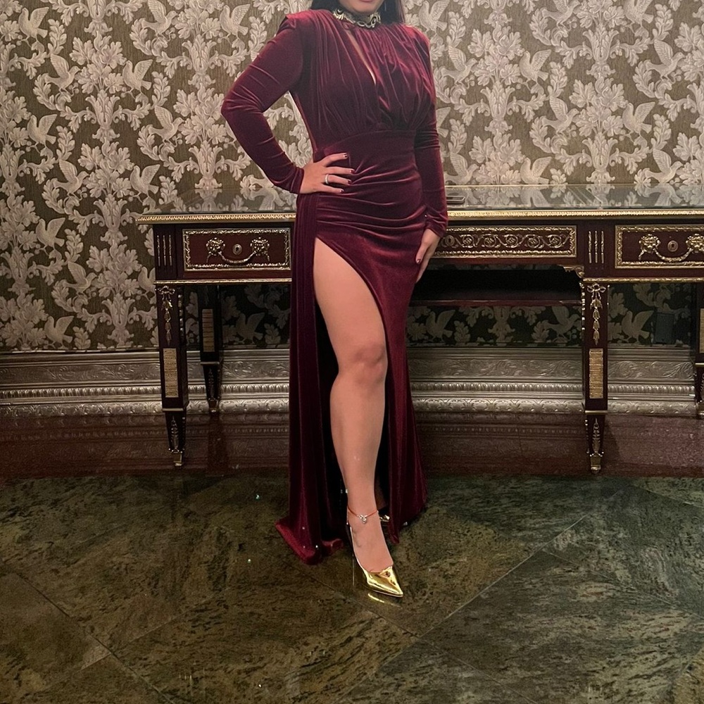 Luxurious Velvet Long Sleeve Dress in Rich Burgundy